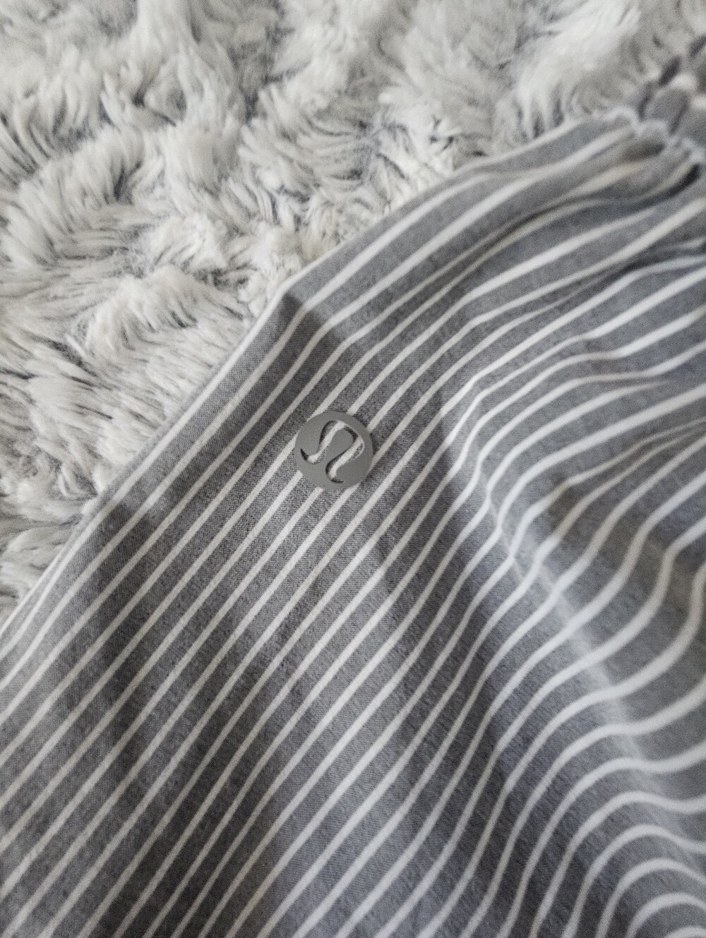 Lulylemon Breezily Mid-Rise Pant Short Size Xs Hype Stripe Raceway Grey White - Picture 3 of 3